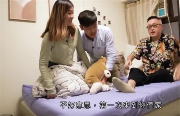 香港年輕人太拼了!蝸居10㎡房,開門上床廁所洗碗,陽臺1㎡ 香港年輕人太拼了!蝸居10㎡房,開門上床廁所洗碗,陽臺1㎡