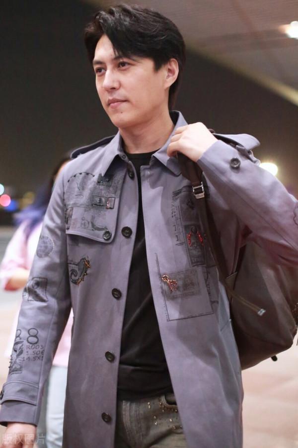 靳東成熟的魅力，真男人