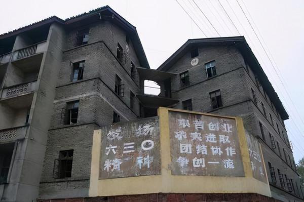 四川一處軍工廠，坐擁高學歷職工曾是當地輝煌大廠，如今破敗荒涼