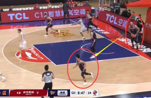 裁判也不敢吹！易建聯為何大罵徐傑？慢鏡回放：確實該罵