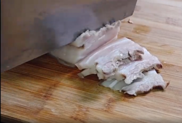 回鍋肉怎麼做?肉質濃郁鮮香,原味不失,色澤紅亮 回鍋肉怎麼做?肉質濃郁鮮香,原味不失,色澤紅亮