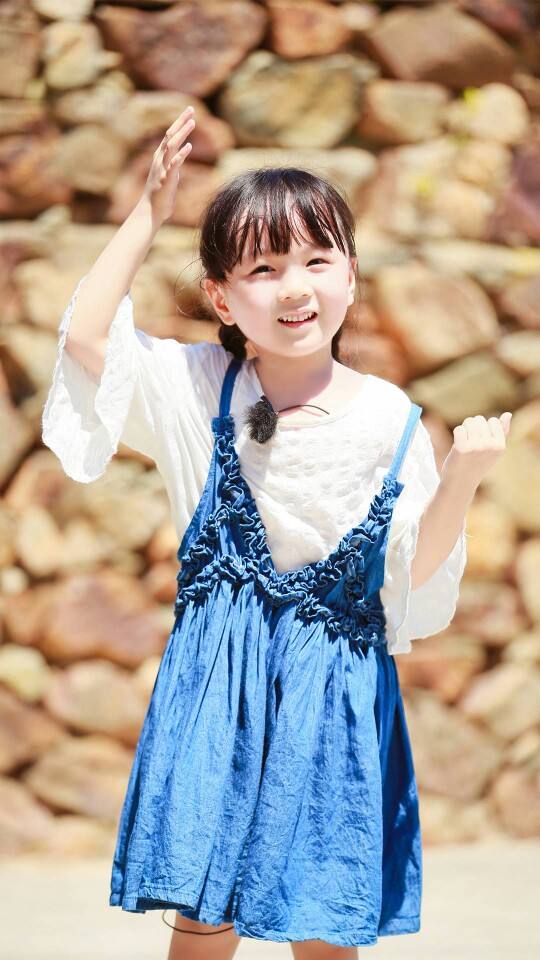 變美變淑女！《爸爸去哪兒》鄧倫的“女兒”小山竹，都9歲了