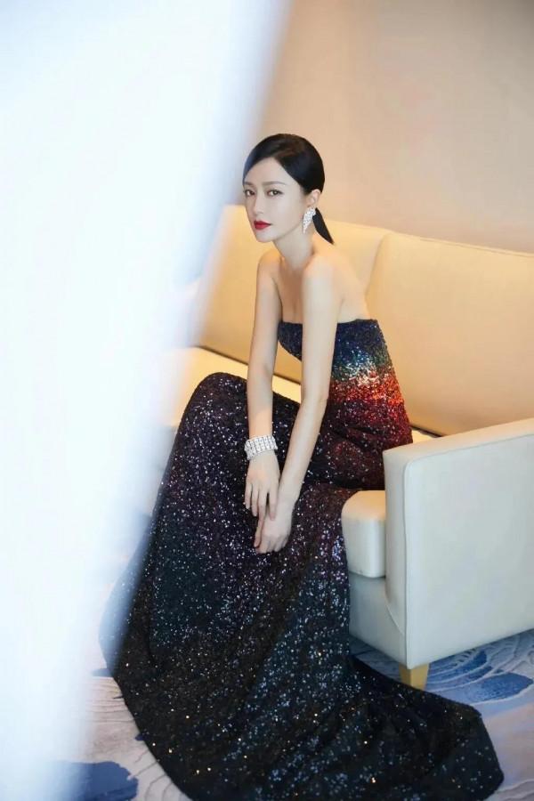 秦嵐的絕美照片，高雅端莊