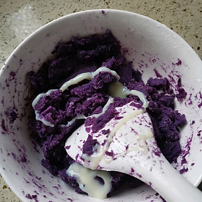 早上不知道吃什麼，一碗紫薯餅全搞定