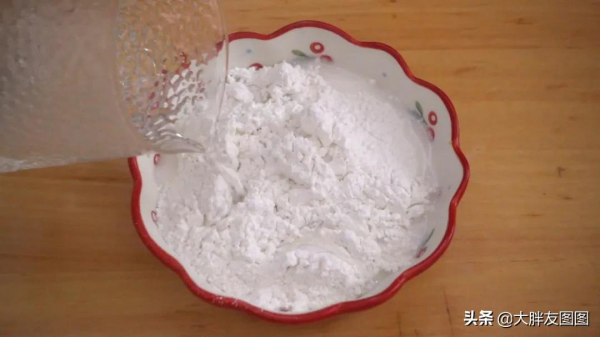 你有花生嗎？這個糯米餅一定要試試，軟糯不粘牙，花生的香味濃厚