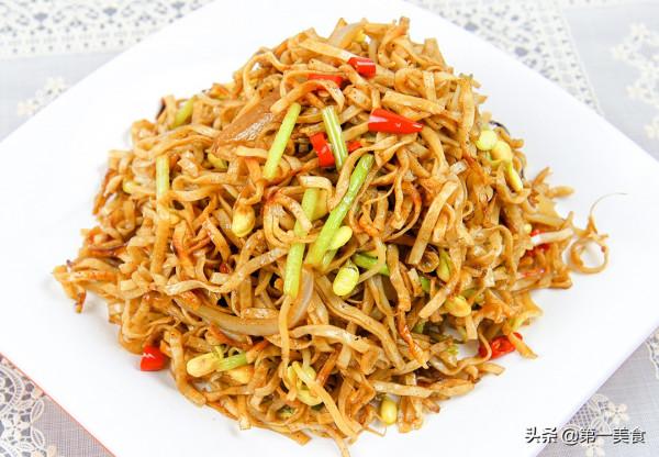飯店都買不到的“河南炒麵條”，這個做法不粘鍋不糊底，勁道焦香