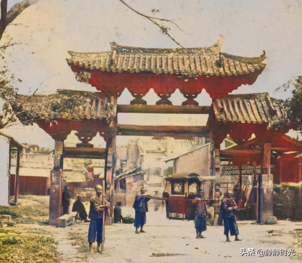 晚清老照片:老農到處拾糞,孔子後代與洋人喝酒,寶劍比人還要高 晚清老照片:老農到處拾糞,孔子後代與洋人喝酒,寶劍比人還要高