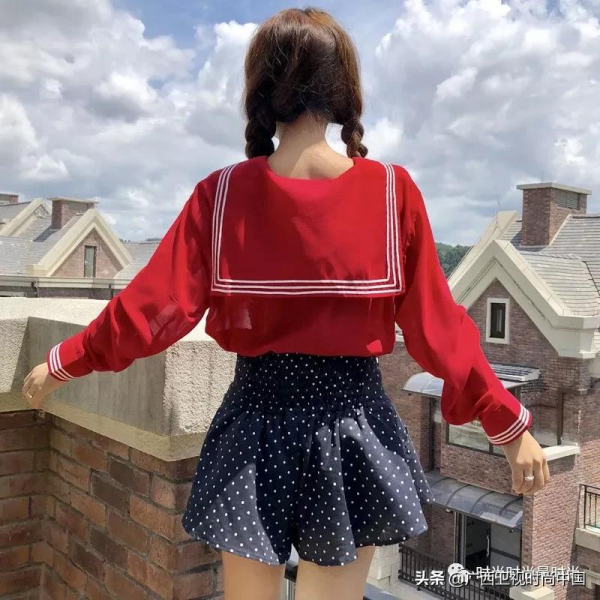 迎面一股海軍風，減齡顯瘦小能手