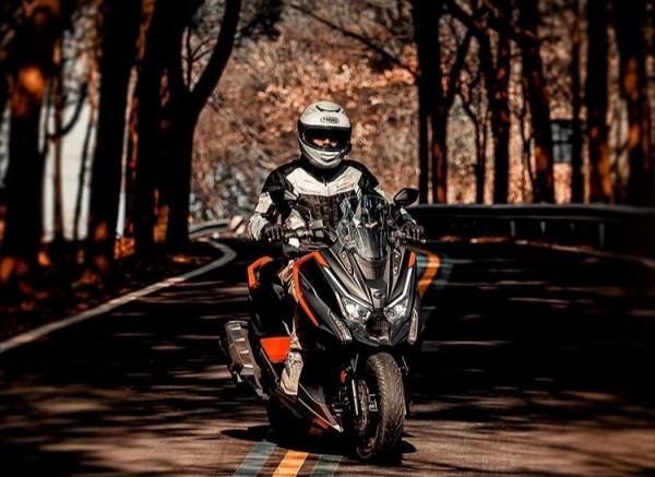 預算4萬,適合雙人摩旅的摩托車,求推薦 預算4萬,適合雙人摩旅的摩托車,求推薦