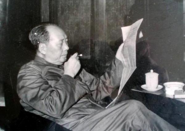 斯大林特使想在酒桌上灌醉毛澤東,反被主席35個辣椒“灌醉” 斯大林特使想在酒桌上灌醉毛澤東,反被主席35個辣椒“灌醉”