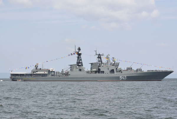 美國軍艦擅闖中俄演習，俄羅斯強勢驅離，中方055艦為何不幫忙？