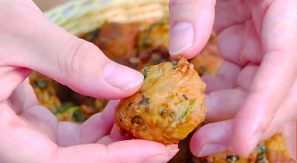 炸丸子時，切記不要加麵粉和澱粉！教你正確做法，外酥裡嫩不吸油