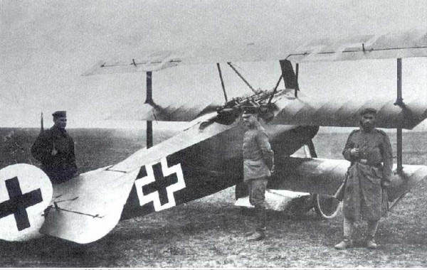 80架戰機被一人擊落，對手給他最隆重的葬禮，以致敬偉大的敵人