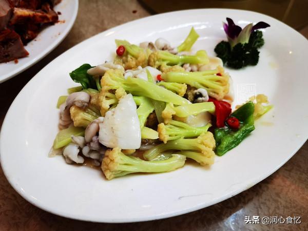 姑姑新房喬遷喜宴，看看1800元一桌的酒席都有哪些菜？您看值嗎？