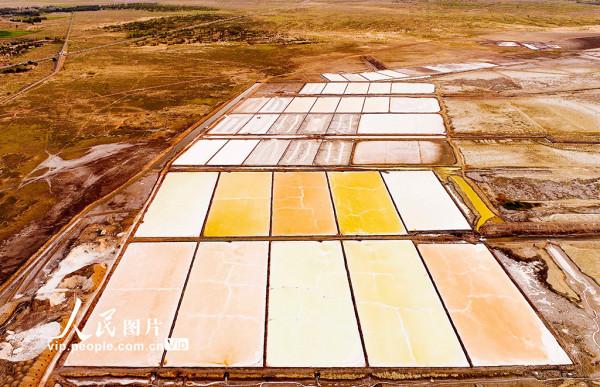 內蒙古鄂爾多斯：古鹽湖扮靚高原