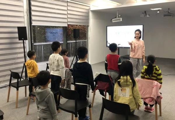 大膽發聲學會表達,孩子們在綠之丘裡這麼玩 大膽發聲學會表達,孩子們在綠之丘裡這麼玩