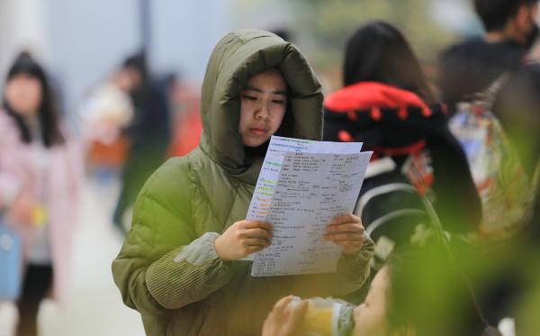 別被騙了，“三無家庭”的孩子不建議考公，過來人學姐的話很中肯