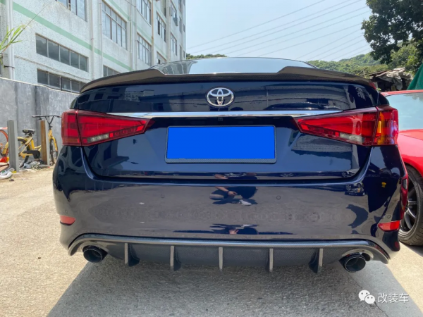 簡約又不失內涵的日規14代目豐田皇冠，只是為了完成兒時的夢