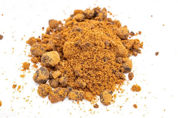 我出生時只有四斤多，爹認為我活不了，隨時準備用破席筒把我捲起來埋了