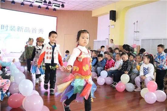 創意環保還能這麼玩?這家幼兒園上演萌娃時裝秀 創意環保還能這麼玩?這家幼兒園上演萌娃時裝秀