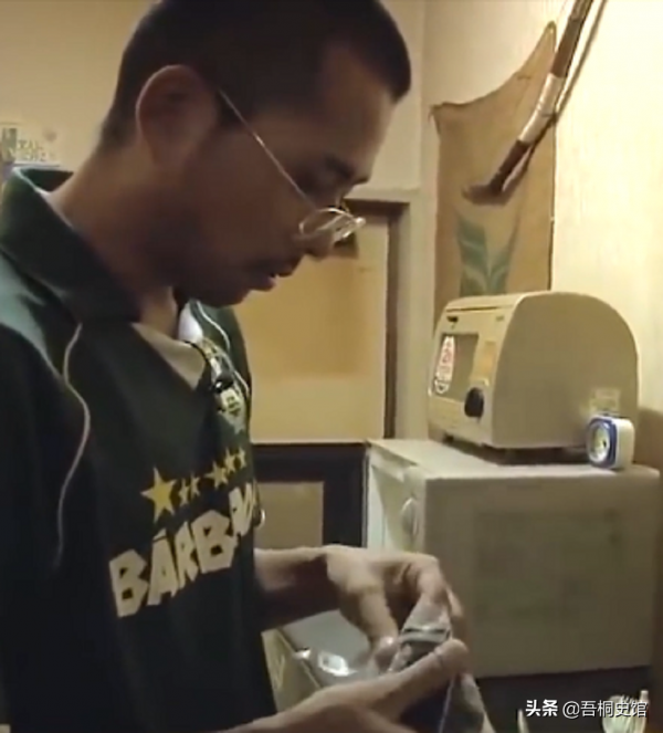 日本34歲貧窮男子，三餐只吃醬油拌飯配芥末果腹，只因心中執念