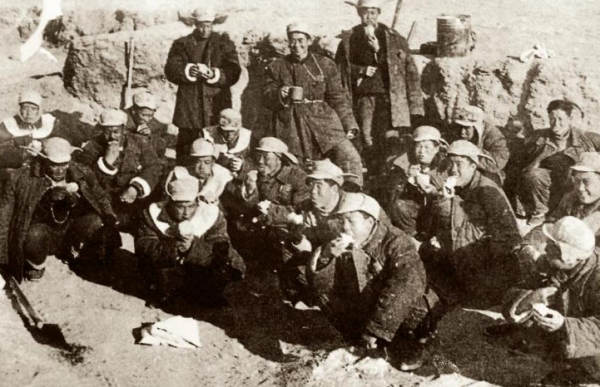 首顆原子彈基地的唯一私照:四位來自上海的姑娘,後來發展怎樣? 首顆原子彈基地的唯一私照:四位來自上海的姑娘,後來發展怎樣?