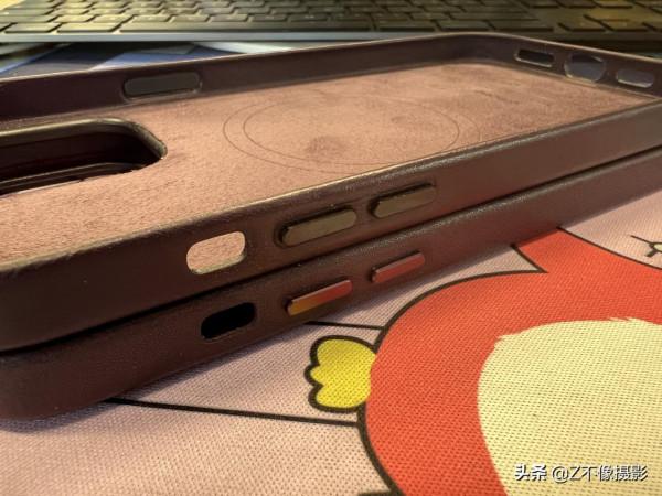 差距有多大?iPhone 13 Pro Max皮質手機殼 拼多多53元vs官網449元 差距有多大?iPhone 13 Pro Max皮質手機殼 拼多多53元vs官網449元