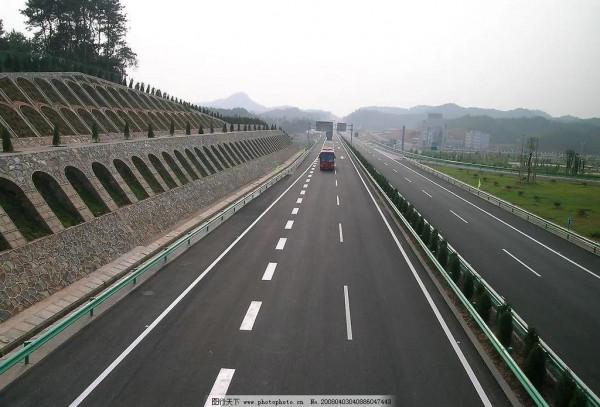 高速可開到每小時140km了？4月1日後開始執行，&OpenCurlyDoubleQuote;龜速黨&rdquo;要注意