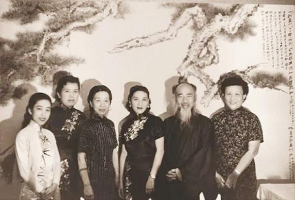 張大千教學生徐雯波學畫,6年後娶她,送她一幅畫賣了4377萬 張大千教學生徐雯波學畫,6年後娶她,送她一幅畫賣了4377萬