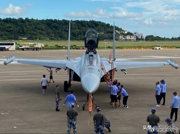 “電戰版殲-16”來了!“咆哮狼”亮相,可獵殺美F-22、F-35、B-2 “電戰版殲-16”來了!“咆哮狼”亮相,可獵殺美F-22、F-35、B-2