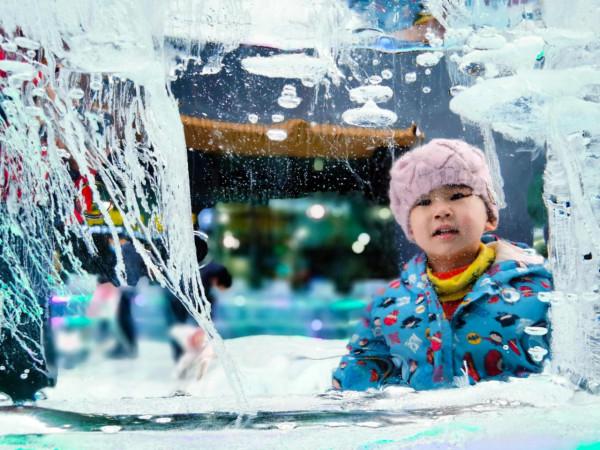 不用去龍慶峽，北京四環邊就藏著免費冰燈展，還有炫酷的冰迷宮