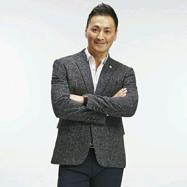 痴情何家勁:此生最愛一人,62歲仍未婚單身 痴情何家勁:此生最愛一人,62歲仍未婚單身