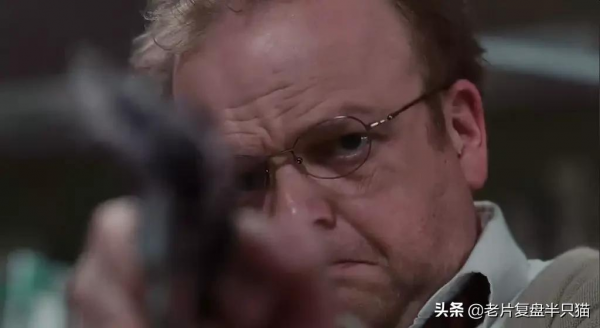 “絕望”到令人窒息的《迷霧》,還藏著“七宗罪”,你找到了嗎? “絕望”到令人窒息的《迷霧》,還藏著“七宗罪”,你找到了嗎?