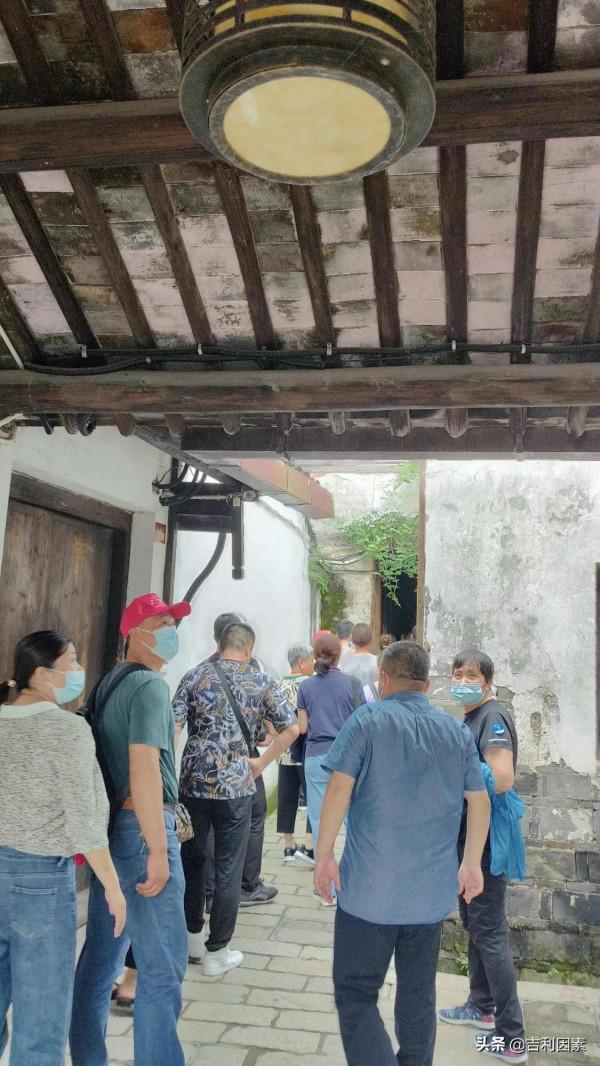 賞中秋燈會，遊夜美周莊