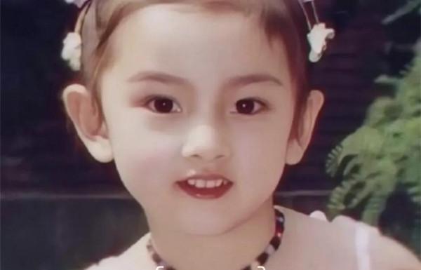 17位女星童年照,你能認出來誰?有人從小美到大,有人女大十八變 17位女星童年照,你能認出來誰?有人從小美到大,有人女大十八變