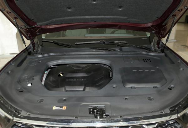 福特領裕採用三排式座椅佈局,定位在中大型領域,搭載雙聯屏 福特領裕採用三排式座椅佈局,定位在中大型領域,搭載雙聯屏