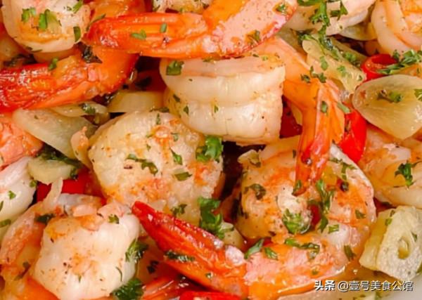 西班牙風味的蒜香燜蝦，鮮辣又解饞，營養又好吃，家人特喜歡