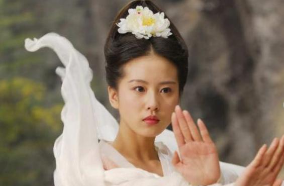 劉詩詩抽空拍了個短劇，配上野性十足的男主，我笑開了花