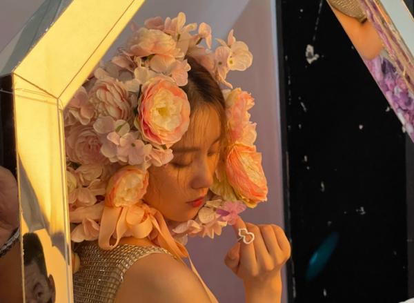 劉詩詩最新時尚大片出爐，以牡丹花為主題，美女和鮮花果然最配