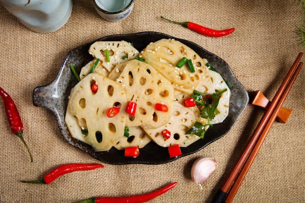 買蓮藕，要分清“七孔”和“九孔”，口感差別大，做菜別買錯了