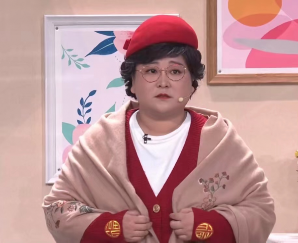 春晚奇葩出圈合集：馬凡舒的敬酒服，張小斐的妝發，譚維維的遮瑕