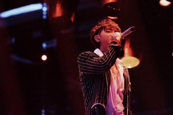 黃子韜：為啞巴發小學手語，成名後把他留在身邊當助理