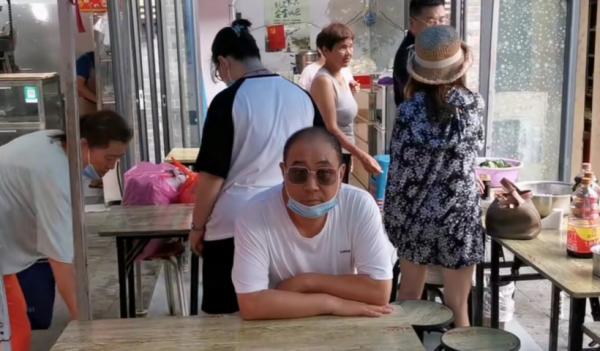 山西晉城大哥20多年只賣一種特色小吃，10元一碗，一年賺100多萬