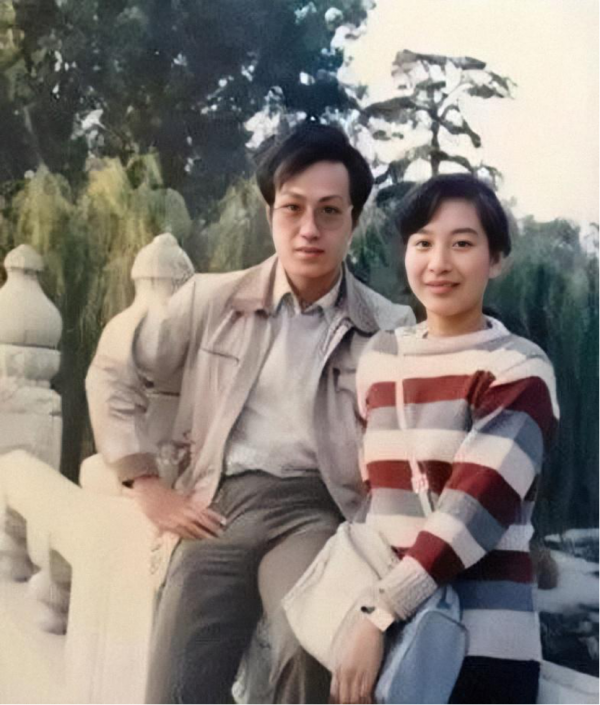 羅京去世7年後，妻子改嫁富商，婚前告別公婆：我依舊是羅家媳婦