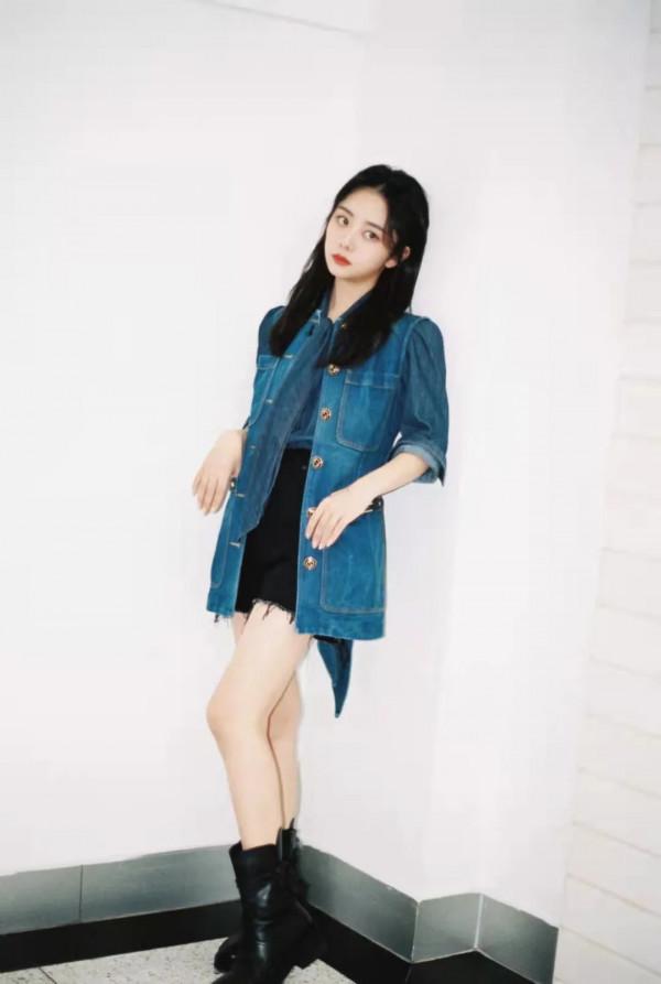 小個子的女星，個個都是腿精，毛曉彤有“漫畫腿”，王子文腿好白