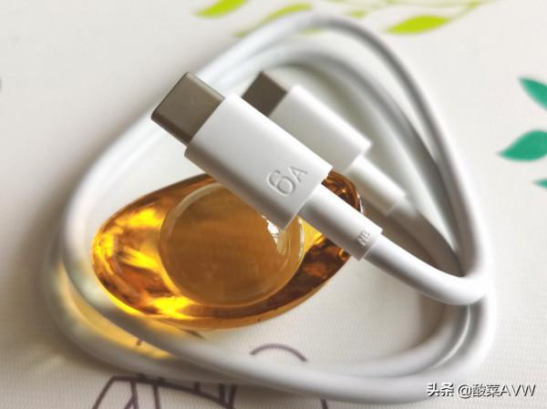 華為超薄氮化鎵充電頭開箱!纖薄小巧、氮化鎵技術、多裝置支援 華為超薄氮化鎵充電頭開箱!纖薄小巧、氮化鎵技術、多裝置支援