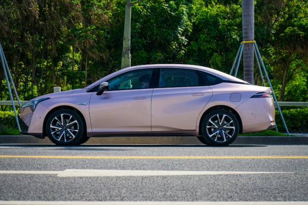 A+級家轎實力新秀，試駕甜而不膩的AION S Plus