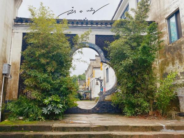 四川德陽有一座小眾古鎮，曾經是三國古戰場，現在都是徽派建築