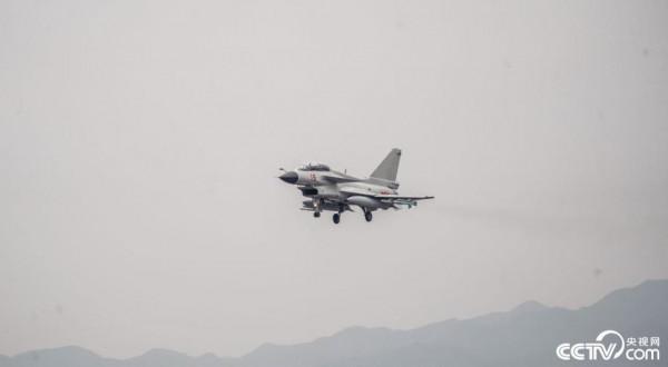 東部戰區海軍航空兵協同演練 萬里海空激戰正酣 東部戰區海軍航空兵協同演練 萬里海空激戰正酣