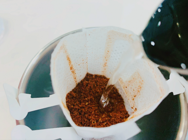 手衝咖啡和掛耳咖啡有什麼區別?深度粉層萃取分析 手衝咖啡和掛耳咖啡有什麼區別?深度粉層萃取分析